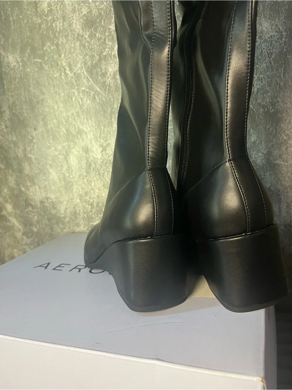 AEROSOLES chic over